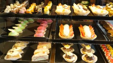 Pasta üretiminde çeşitli tatlıların yakın plan görüntüleri