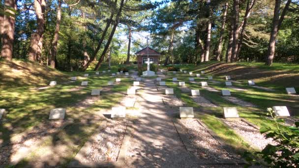 Válečný Hřbitov Vredenhof Ostrově Schiermonnikoog Nizozemsku — Stock video