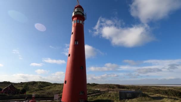 Vuurtoren Tussen Duinen Van Schiermonnikoog Nederland — Stockvideo