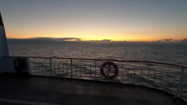 Hollanda 'daki Schiermonnikoog adasına giden feribotta can simidi.