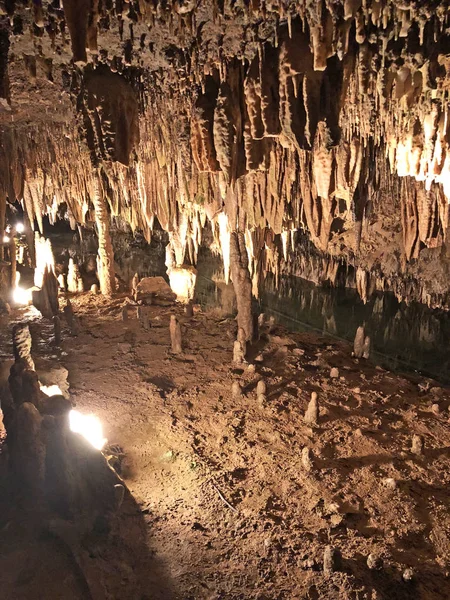 Estalactitas Estalagmitas Dentro Cavernas Meramec Missouri Estados Unidos Con Espacio — Foto de Stock