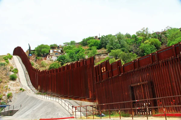 Border Fence Côté Une Rue Centre Ville Nogales Arizona Séparant — Photo