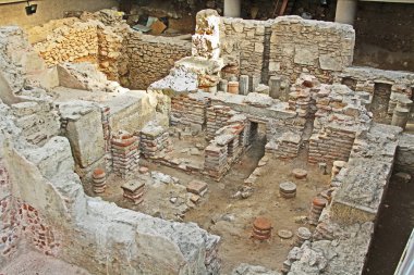 Üçüncü Ephorate Atina eski eserler, İmparator Hadrian döneminde. Atina, Yunanistan Ilissos Nehri yakınında bir Roma Hamamı evin kazılan bir arkeolojik sitesinde yeraltı arıyorsunuz.