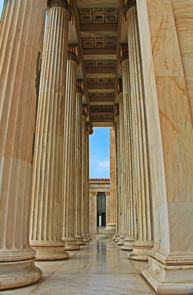 Las Altas Columnas Porche Entrada Academia Nacional Las Artes Atenas — Foto de Stock