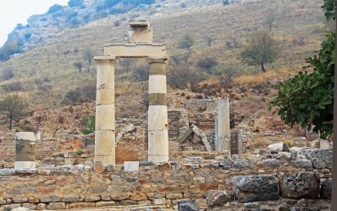 Efes'te Agora Eyaleti yakınlarındaki Prytaneion arkeolojik kalıntıları, Selçuk yakınlarındaki Türkiye.