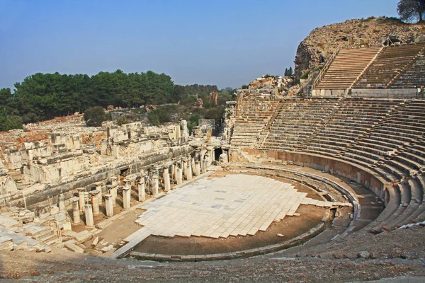 Μεγάλο Μεγάλο Θέατρο Στα Ερείπια Της Αρχαίας Πόλης Της Εφέσας — Φωτογραφία Αρχείου