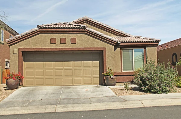 Novo Rancho Andar Casa Estuque Laranja Bronzeada Queimada Tucson Arizona — Fotografia de Stock