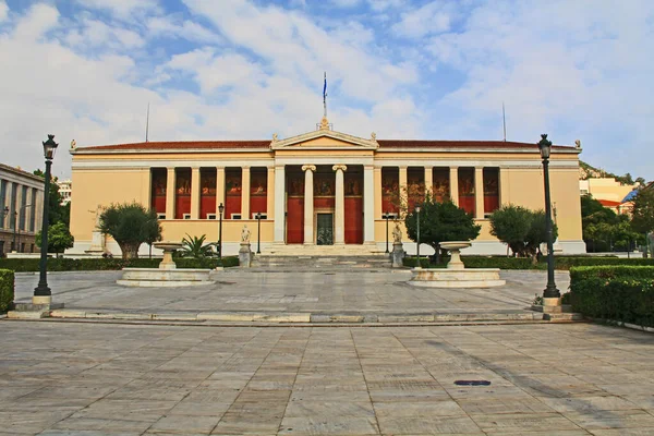 Vista Frontal Calle Sobre Plaza Universidad Nacional Kapodistrian Atenas Grecia —  Fotos de Stock