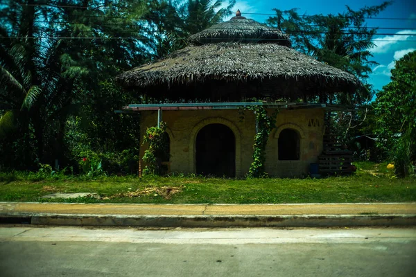 Παραδοσιακό Σπίτι Στην Ταϊλάνδη Ψάθινη Οροφή — Φωτογραφία Αρχείου