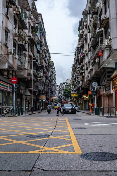 China Macau Road Middle Old Rusty Buildings Street Photo — Stock Photo, Image