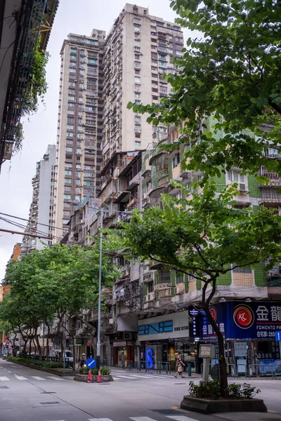 China Macau Road Middle Old Rusty Buildings Street Photo — Stock Photo, Image