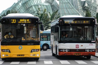 Çin, Macao, otobüsler kuyrukta bekliyor.