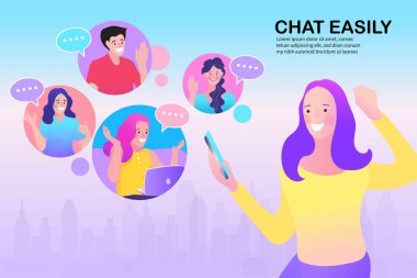 Video konferansındaki insanların akıllı telefondan toplanması. Kadın ve adamın evde müşterilerle görüntülü görüşme yapması. Web sitesi ya da Web Sayfası için Akıllı Telefon ile Sohbet. Vektör