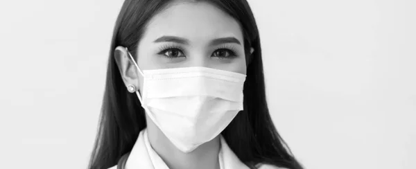 Doctor Woman Wear Face Mask Protect Coronavirus Banner Panorama Medical — Stock Photo, Image
