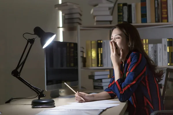 Asian Woman Working Hardly She Looks Tried Yawning She Has — Stock Photo, Image