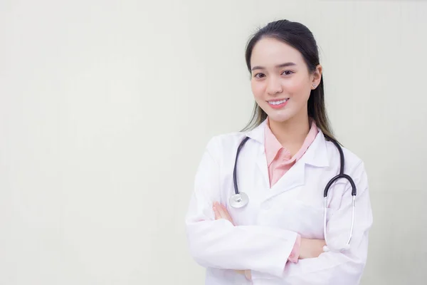 Young Beautiful Asian Woman Doctor Standing Arms Crossed Happy Smile — Stock Photo, Image