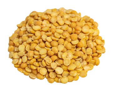 Beyaz arkaplanda kuru bezelyeler izole et