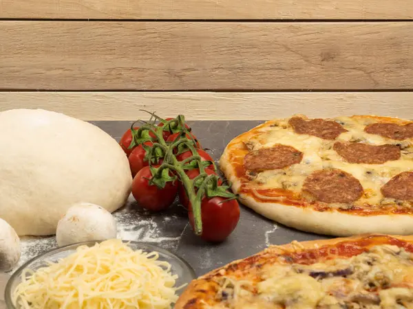 Hemmagjorda Pizza Recept Hemma — Stockfoto