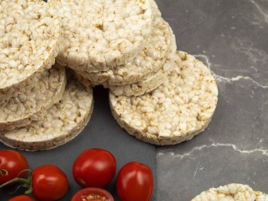 Vejetaryenler ve vejetaryenler için pirinç waffle 'ı. Kilo vermek ve diyet yapmak için pirinç keki