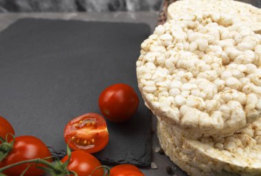 Vejetaryenler ve vejetaryenler için pirinç waffle 'ı. Kilo vermek ve diyet yapmak için pirinç keki