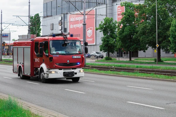 Варшава Польша Июня 2020 Года Пожарная Машина Едет Дороге Мигалкой — стоковое фото