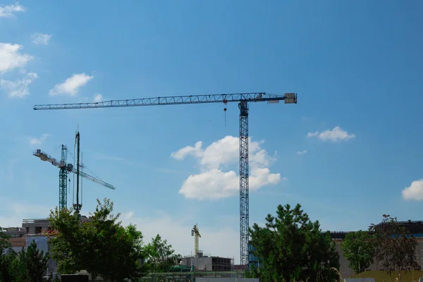 Four Tower Cranes Sky Crane Lifting Building Materials Construction Site — Stock Photo, Image