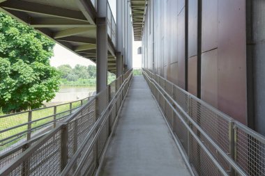 İniş ve tırmanış için uzun rampa