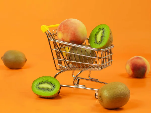 Fresh Kiwi Peach Cart Background Text Buy Kiwi Peach — Stock Photo, Image