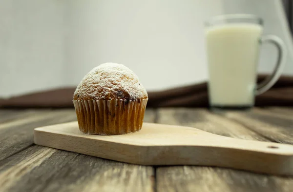 Cupcake Cosparso Zucchero Velo Vista Laterale Muffin Fresco Fatto Casa — Foto Stock