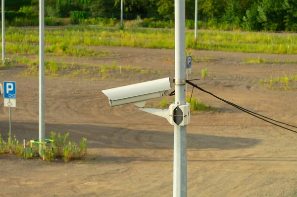 Buiten Bewakingscamera Een Paal Videobewaking Parkeerplaats — Stockfoto