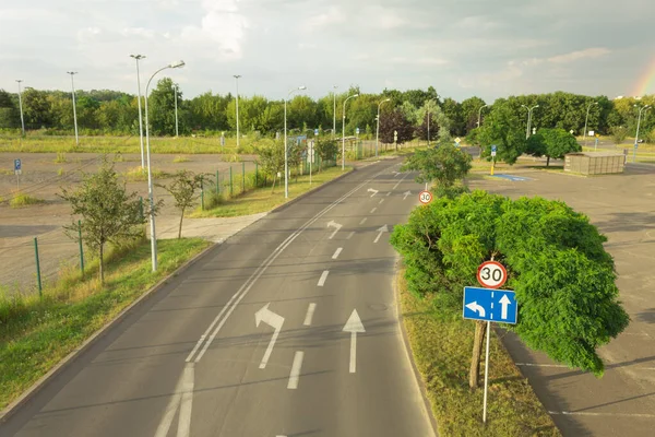 Verkeerstekens Met Pijlen Borden Weg Met Maximumsnelheid Tot — Stockfoto