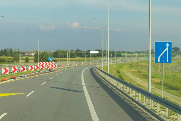 Wegmarkeringen Rechtsaf Zicht Weg Met Markeringen Van Auto — Stockfoto