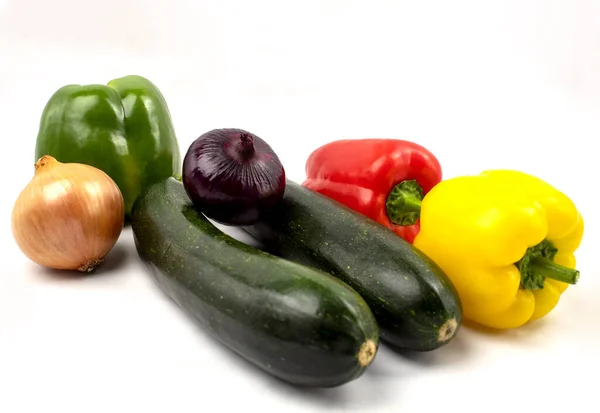 Świeże Warzywa Białym Tle Miejscem Tekst Pomidory Ogórki Świeże Warzywa — Zdjęcie stockowe