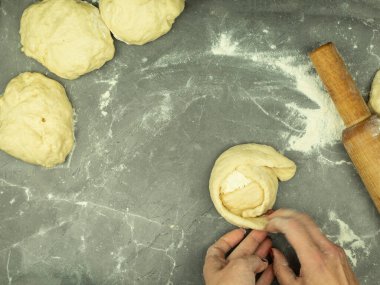 Maya hamurundan yapılmış lezzetli çörekler. Evde elle yapılan taze pişmiş yiyecekler.