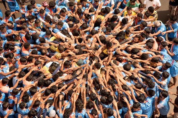 Mumbai India September 2018 Indian Youth Pray Forming Human Pyramid — Stock Photo, Image