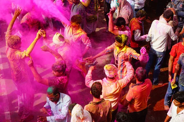 Nandgaon India March 2016 Devotees Gather Celebrate Hoil Festival Colours — Stock Photo, Image