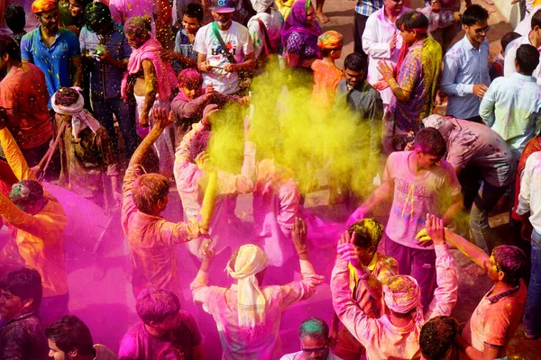 Nandgaon India March 2016 Devotees Gather Celebrate Hoil Festival Colours — Stock Photo, Image