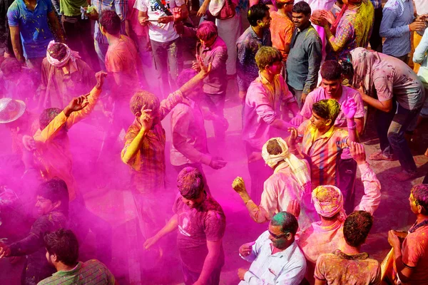 Nandgaon India March 2016 Devotees Gather Celebrate Hoil Festival Colours — Stock Photo, Image