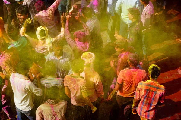 Nandgaon India March 2016 Devotees Gather Celebrate Hoil Festival Colours — Stock Photo, Image