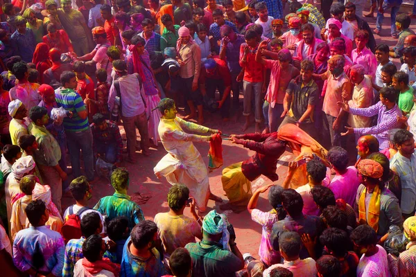Nandgaon India March 2016 Devotees Gather Celebrate Hoil Festival Colours — Stock Photo, Image