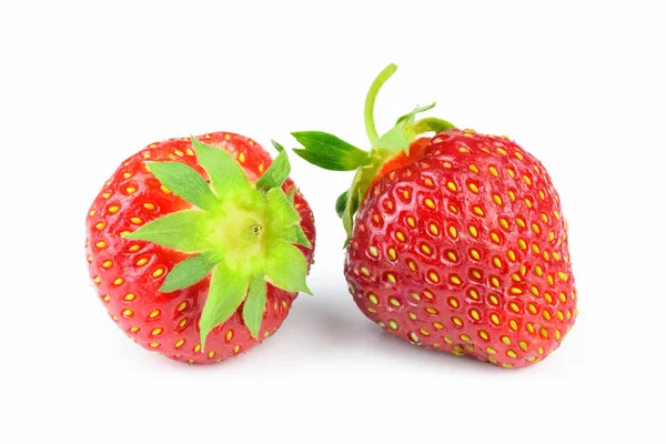两个成熟的全草莓被隔离在白色背景在特写 — 图库照片