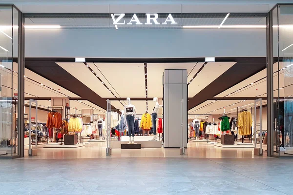 Sklep odzieżowy Zara — Zdjęcie stockowe