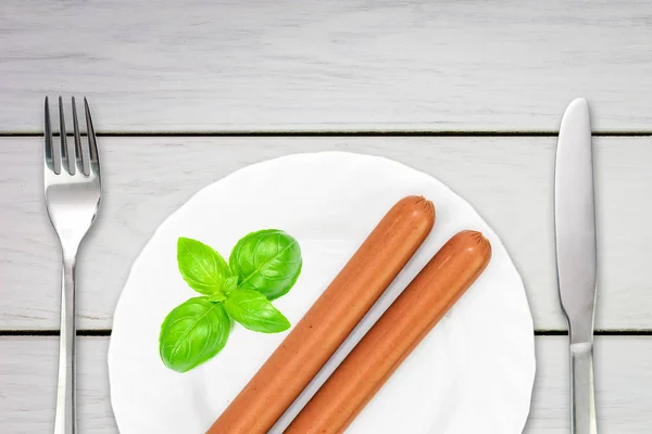 Lekker Gekookte Frankfurter Worstjes Versierd Met Basilicum Een Plaat Met — Stockfoto