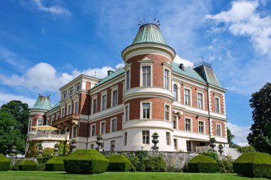 Hackeberga, İsveç - 22 Temmuz 2017: Hackeberga eski kale geç Rönesans tarzı 1873 yılında inşa edilmiş ve Skane İsveç'in Malmö şehir yakınında bulunan