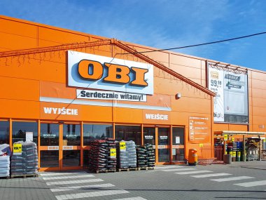 Obi DIY mağaza girişi