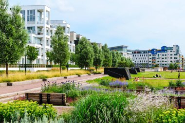 Malmo Vastra Hamnen İlçesi'nde mutlu insanlar