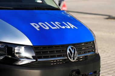 Kamu etkinliği sırasında polis arabası