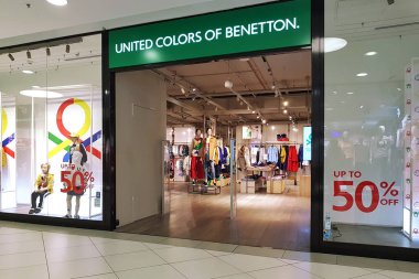 Benetton Mağazasının Birleşik Renkleri Giriş görünümü