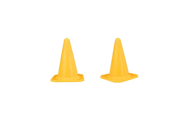 白色背景下孤立的黄色玩具交通锥 — 图库照片