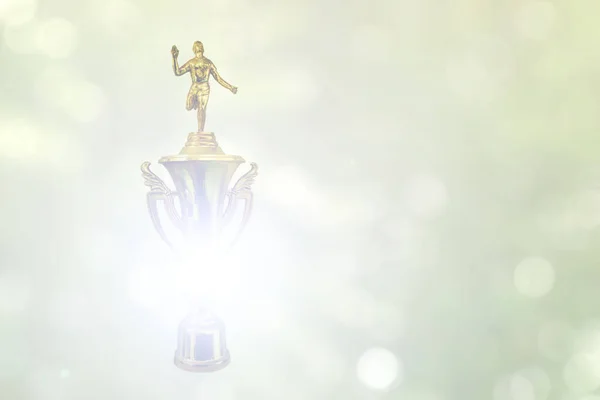 Trophée Pour Les Athlètes Avec Victoire Sur Fond Bokeh — Photo